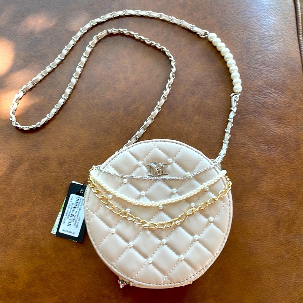 NWT Badgley Mischka Round Diamond Quilted Crossbody W/ Pearls Off White/Oyster